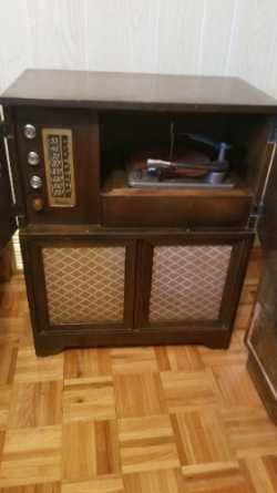 Antique Phonograph Radio