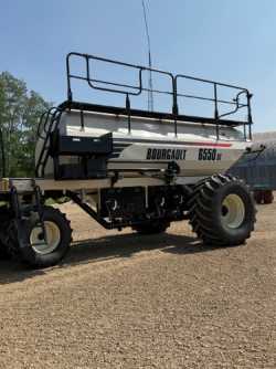 2011 Bourgault 6550 cart